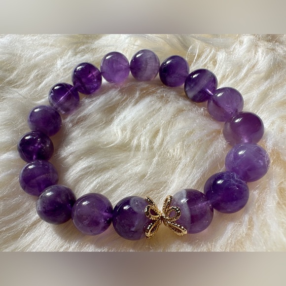 100% Natural lavender amethyst bead stretch bracelet 10mm/ 14k gold filled - Picture 4 of 7